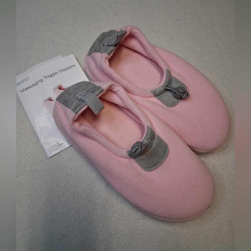 4/20$ Pink and Gray Massaging Toggle Slippers